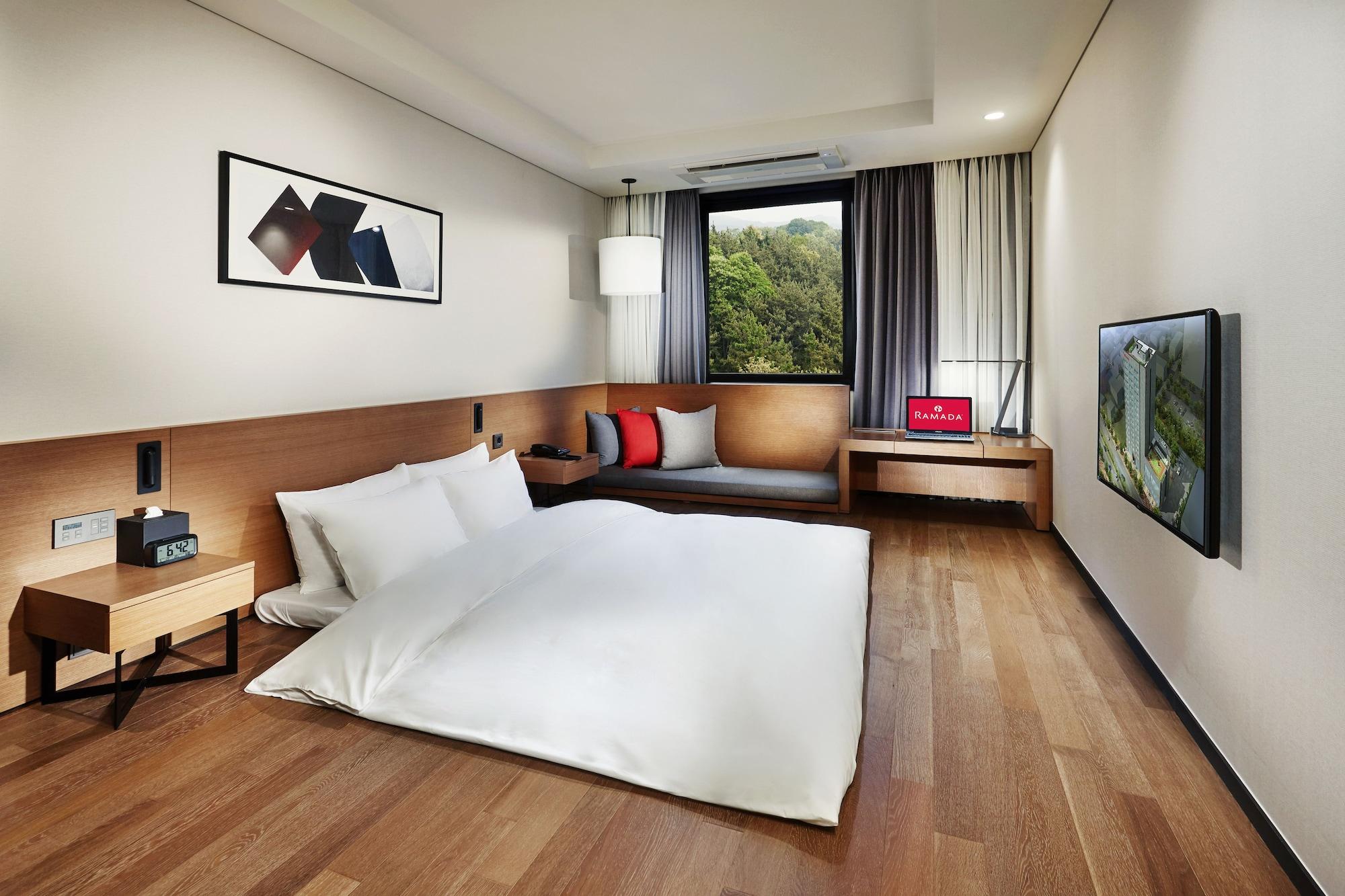 Hotel Ramada By Wyndham Gunsan Zewnętrze zdjęcie