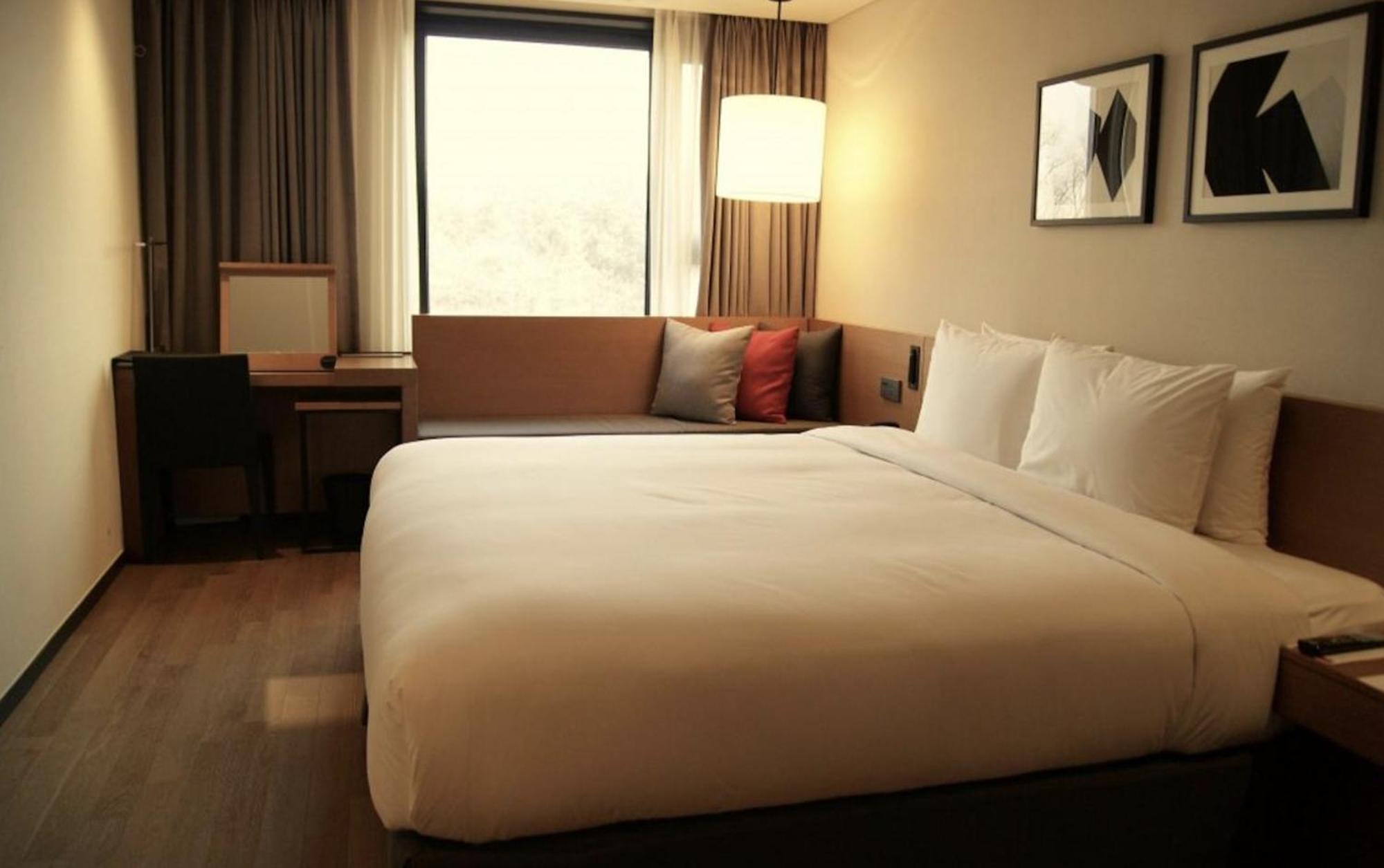 Hotel Ramada By Wyndham Gunsan Zewnętrze zdjęcie