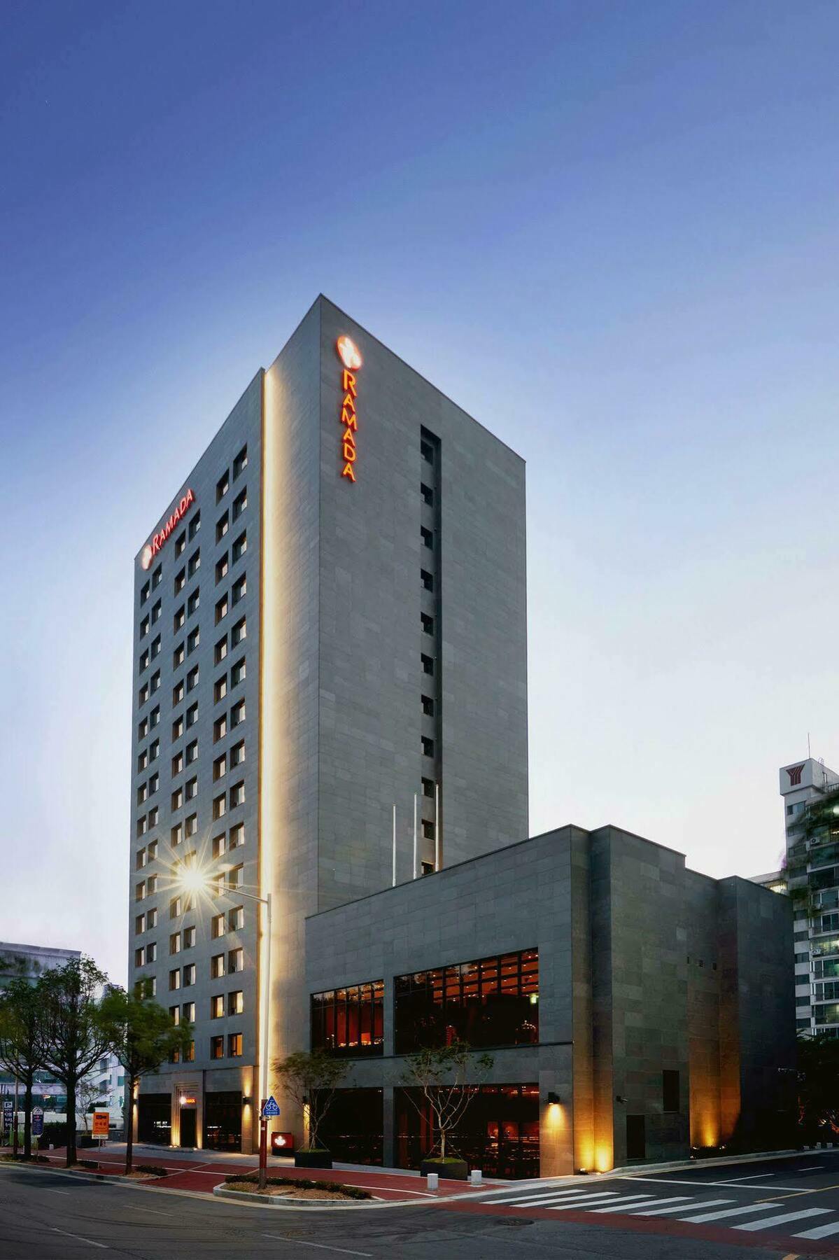 Hotel Ramada By Wyndham Gunsan Zewnętrze zdjęcie