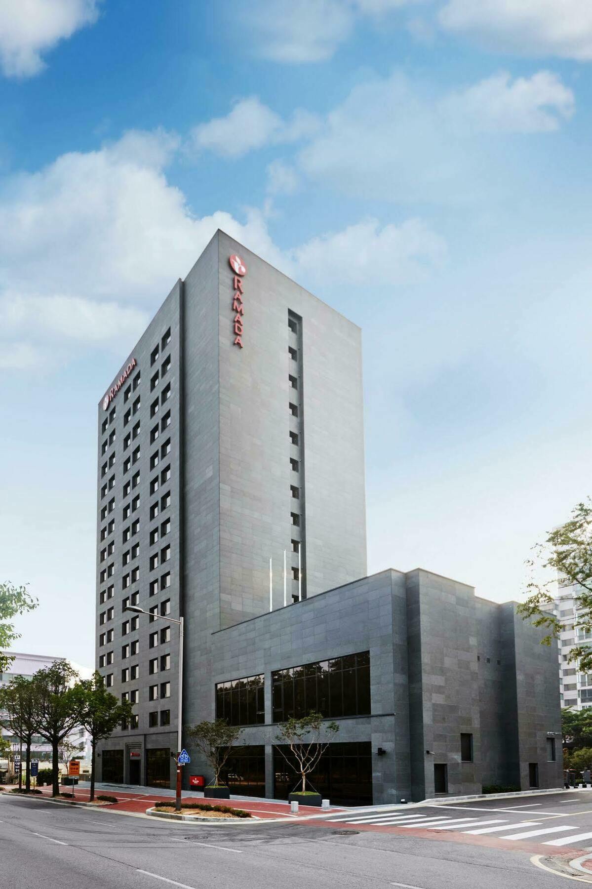 Hotel Ramada By Wyndham Gunsan Zewnętrze zdjęcie